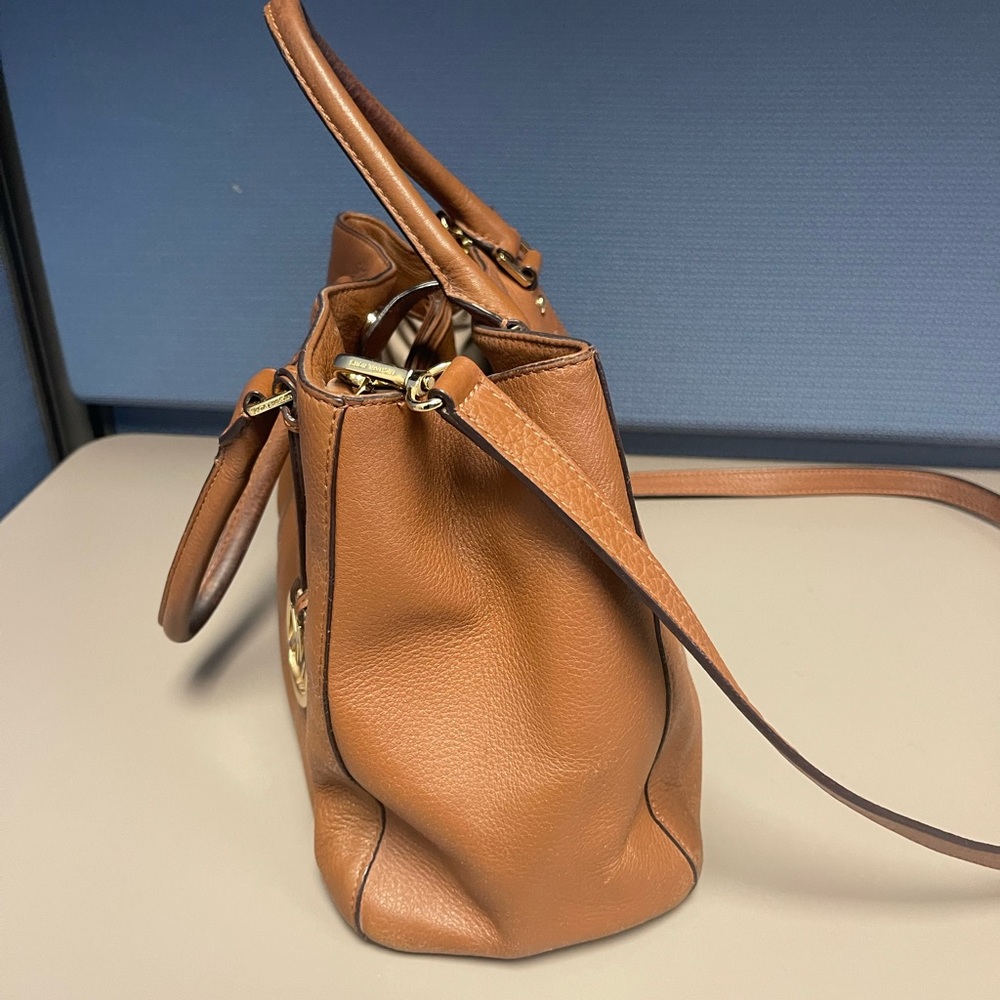 Michael Kors Two-Way Hand Tote and Shoulder Bag - Picture 3 of 12